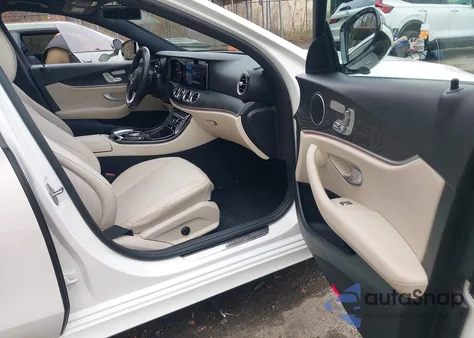 2017 Mercedes-Benz E 300 4Matic z USA, uszkodzony, nr VIN WDDZF4KB5HA088342